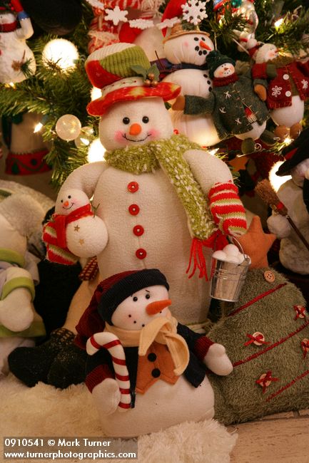 0910541 Stuffed figures at base of Snowman Christmas tree. Mary Etta Foster, Ferndale, WA. © Mark Turner