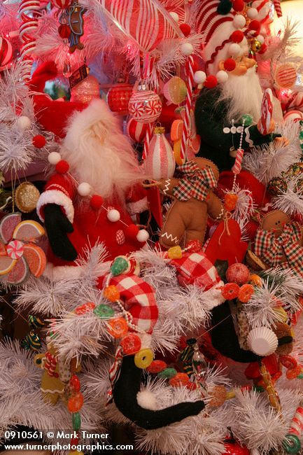 0910561 Gingerbread & Candy Christmas tree ornaments detail. Mary Etta Foster, Ferndale, WA. © Mark Turner