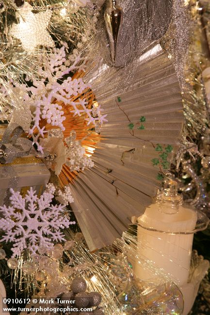 0910612 Silver Japanese fan on Silver Christmas tree. Mary Etta Foster, Ferndale, WA. © Mark Turner