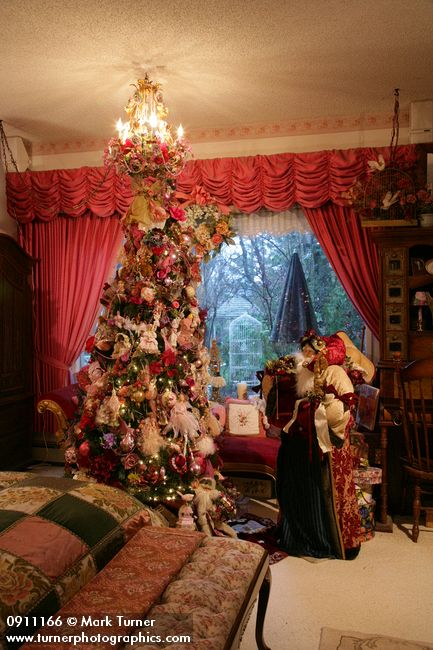 0911166 Victorian Christmas tree in bedroom. Mary Etta Foster, Ferndale, WA. &copy; Mark Turner