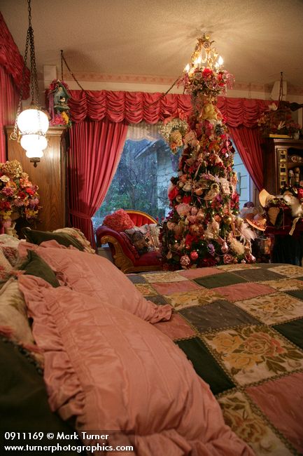 0911169 Victorian Christmas tree in bedroom. Mary Etta Foster, Ferndale, WA. &copy; Mark Turner