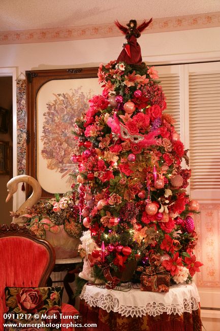 0911217 Rose Christmas tree. Mary Etta Foster, Ferndale, WA. &copy; Mark Turner