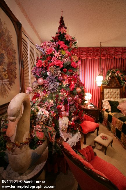 0911221 Rose Christmas tree in bedroom. Mary Etta Foster, Ferndale, WA. &copy; Mark Turner
