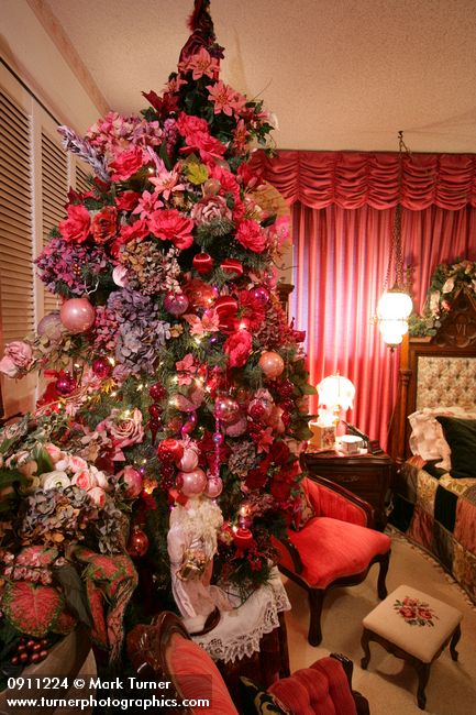 0911224 Rose Christmas tree in bedroom. Mary Etta Foster, Ferndale, WA. &copy; Mark Turner