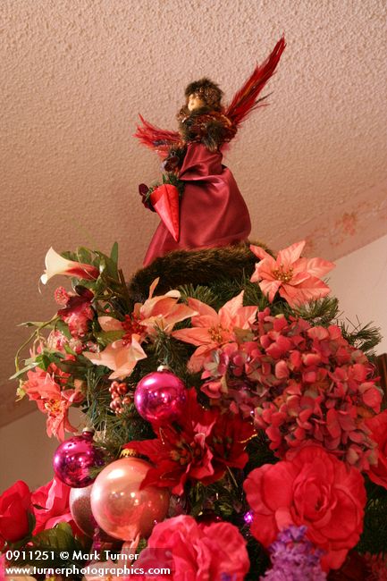 0911251 Angel atop Rose Christmas tree. Mary Etta Foster, Ferndale, WA. &copy; Mark Turner
