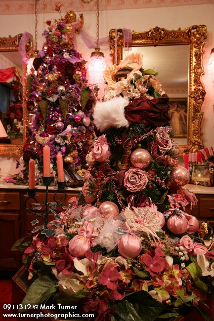 0911312 Pink Doll & Purple Floral Christmas trees in master bath. Mary Etta Foster, Ferndale, WA. © Mark Turner
