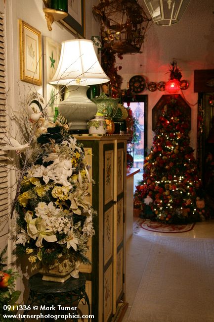 0911336 White Floral tabletop Christmas tree in hallway. Mary Etta Foster, Ferndale, WA. &copy; Mark Turner