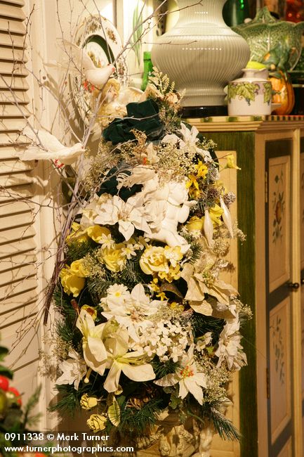 0911338 White Floral tabletop Christmas tree. Mary Etta Foster, Ferndale, WA. &copy; Mark Turner