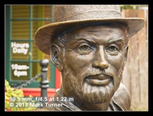 'Dirty Dan Harris' sculpture