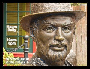'Dirty Dan Harris' sculpture