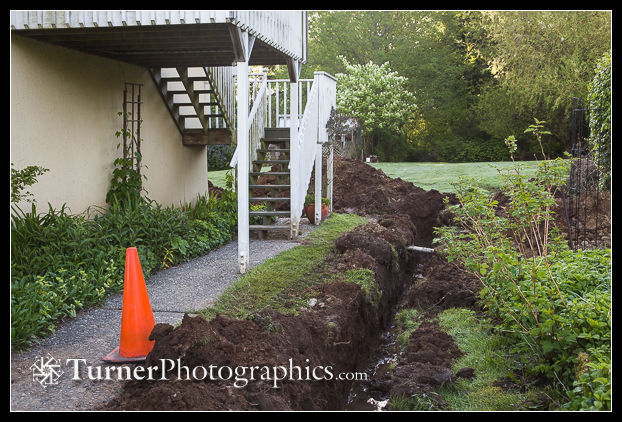 Foundation perimeter drainage ditch